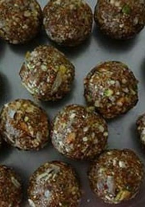 A picture of Sugar free Dates Laddus.