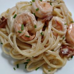 A picture of Shrimp and bacon linguine in sour cream sauce.