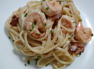 A picture of Shrimp and bacon linguine in sour cream sauce.