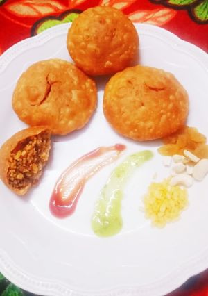 मूंगदाल की खस्ता कचौरी (Moong dal ki khasta kachori recipe in Hindi) रेसिपी मुख्य फोटो