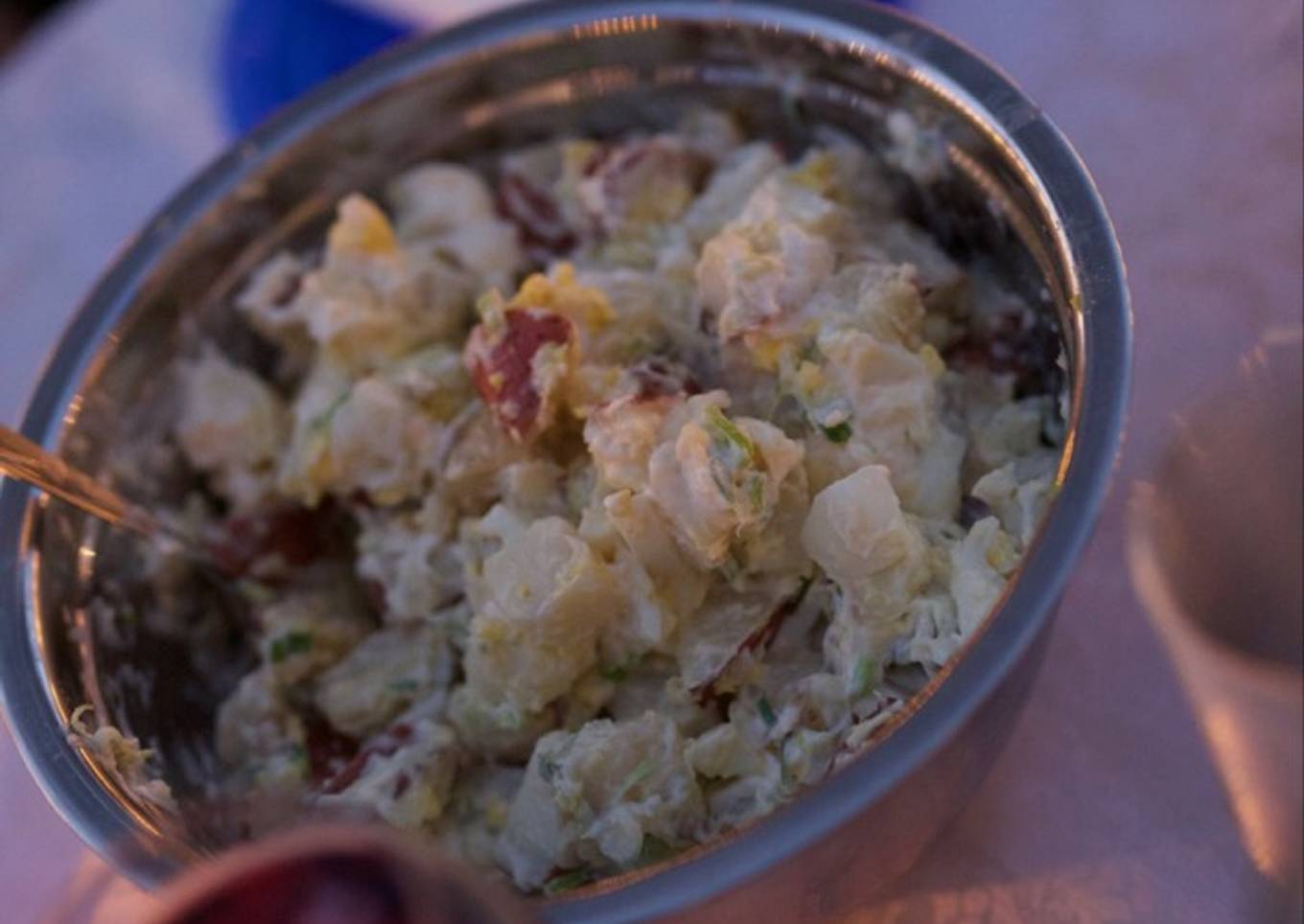 Ensalada de papas con cebolla de verdeo