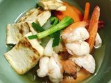 นาเบะกุ้ง-เต้าหู้ย่างน้ำขลุกขลิก ซุปใสไร้น้ำมัน คลีนๆ