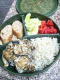 Sardines / riz basmati / concombre / tomate et pain complet 🍱