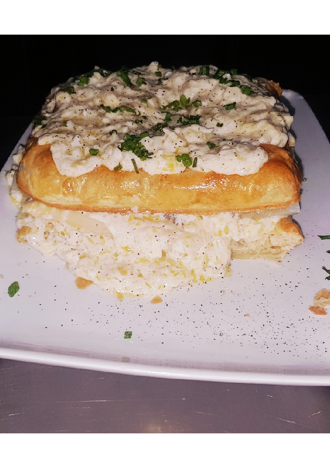 Una foto de • Espárragos en hojaldre y salsa beurre blanc