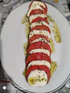 Una foto de Ensalada caprese