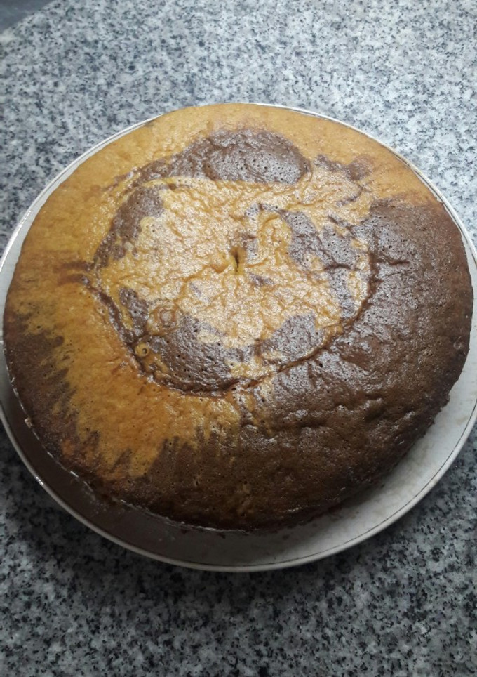 Una foto de Bizcochuelo marmolado con ingrediente sorpresa. ¡Fácil!