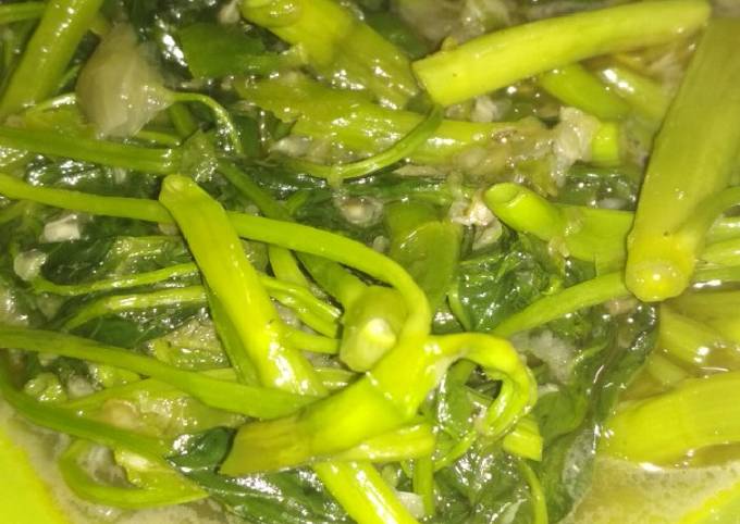 Langkah Mudah untuk Menyiapkan Cah kangkung nikmat, Lezat Sekali