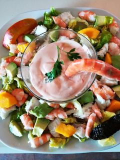 Una foto de Ensalada de rape y langostinos