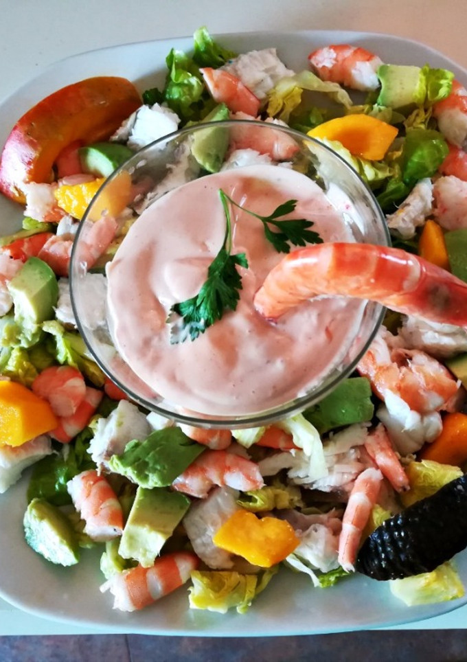 Una foto de Ensalada de rape y langostinos