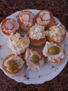 Una foto de Volovanes rellenos de ensaladilla