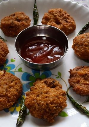 A picture of Vidharbha special Nagpuri spicy mix Dal vada.