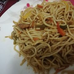 A picture of Street style chicken chow mein.