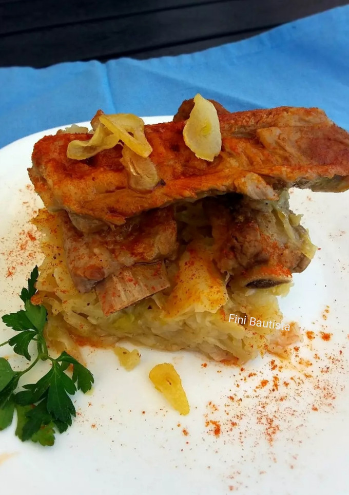 Una foto de Costillas de cerdo con repollo (berza, col)
