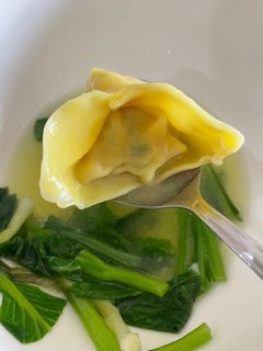 Hình của món Hoành thánh nước.