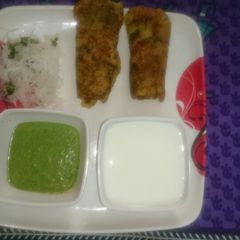 A picture of Healthy chila with hari chutney and dahi.