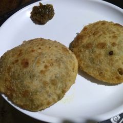 A picture of Palak puri.