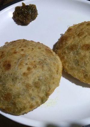 A picture of Palak puri.