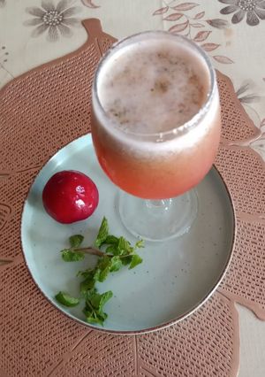 A picture of Namrata's Plum Mint Sparkler or plum mint sparkler.