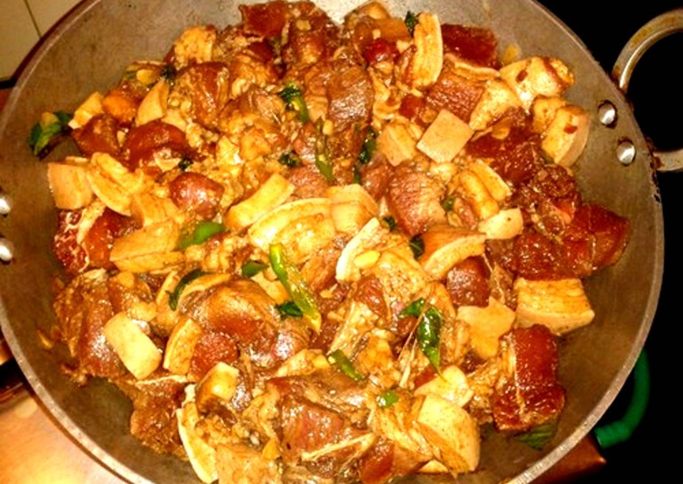 Slow cooked chilly garlic pork