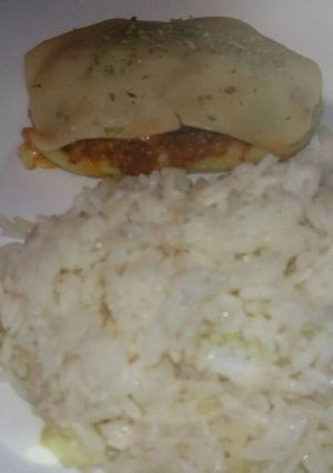 Una foto de Papas cocida con relleno de sardinas a la salsa😊