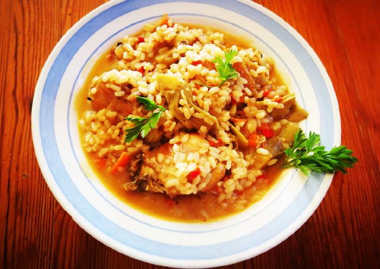 Arroz blanco caldoso con carne de pollo y alcachofas 🐔