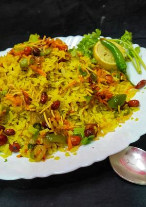 पोहा (poha recipe in Hindi) रेसिपी मुख्य फोटो
