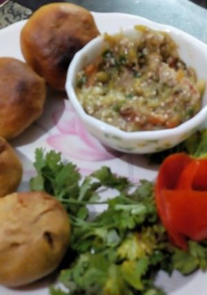 A picture of Litti chokha.