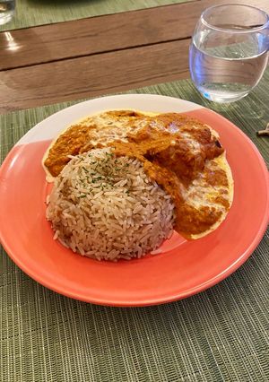 A picture of Rich and creamy butter chicken curry.