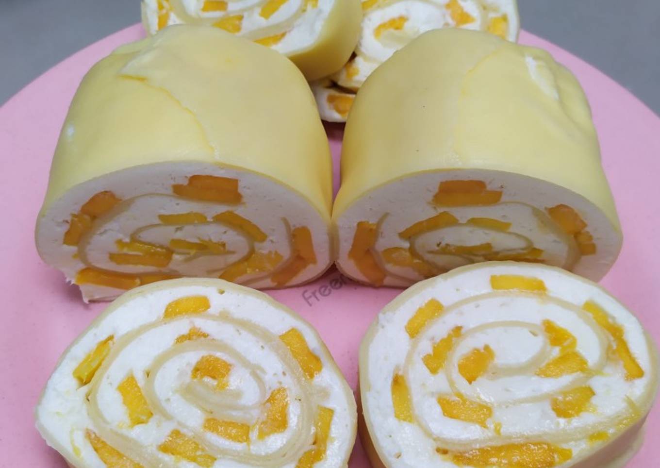 Mango Crepe Roll Cake (Keik Gulung Crepe Mangga)