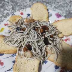 Foto principal de Gulas con gambas al ajillo