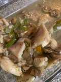 Tiritas de pescado con champiñones