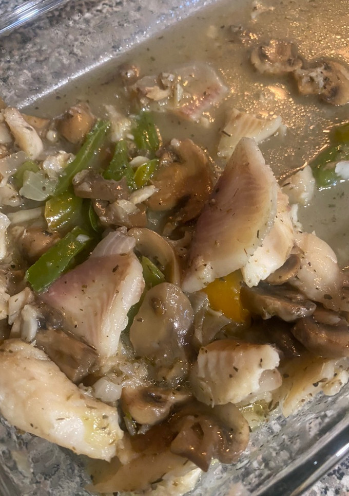 Una foto de Tiritas de pescado con champiñones