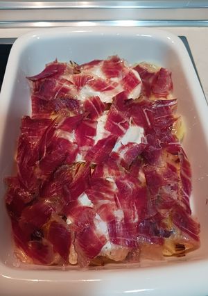 Una foto de Patatas con huevo y jamón ibérico