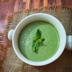 A picture of Mint chutney.