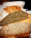 Pan rústico de trigo y centeno con semillas