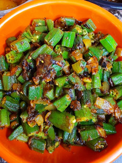 भिंडी प्याज़ वाली (bhindi pyaz wali) in recipe Hindi ) रेसिपी मुख्य फोटो