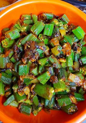 भिंडी प्याज़ वाली (bhindi pyaz wali) in recipe Hindi ) रेसिपी मुख्य फोटो