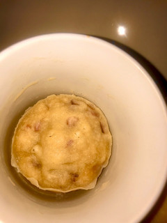 Una foto de Mug cake de cereza
