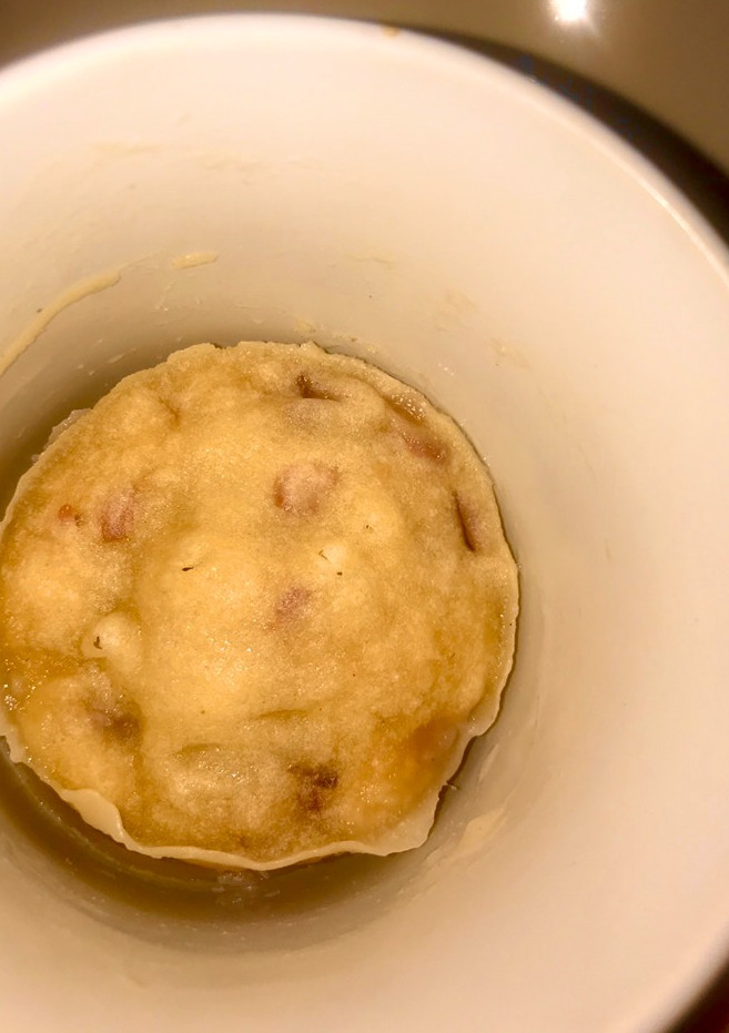 Una foto de Mug cake de cereza