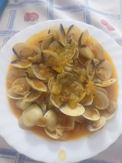 Una foto de Almejas en salsita