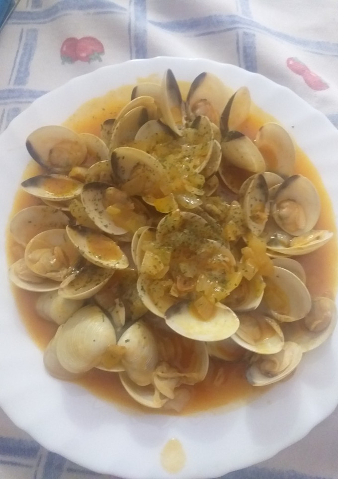 Una foto de Almejas en salsita