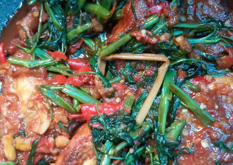 Cara memasak 24. Nila Tumis Kangkung Bumbu Sambal enak