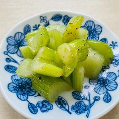 A picture of Easy Celery Pickles.
