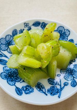 A picture of Easy Celery Pickles.