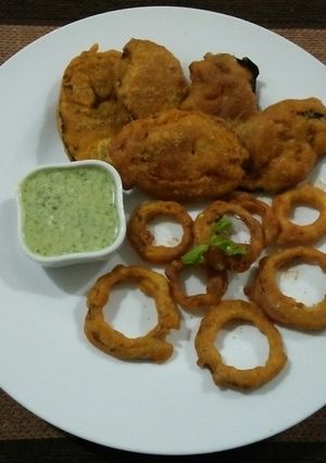 A picture of Fatafat Piaz & bengan Pakora.