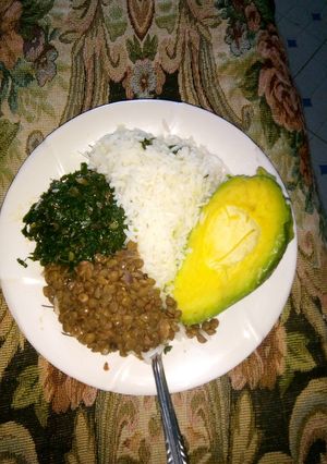 A picture of Plain rice with kamande en kales.