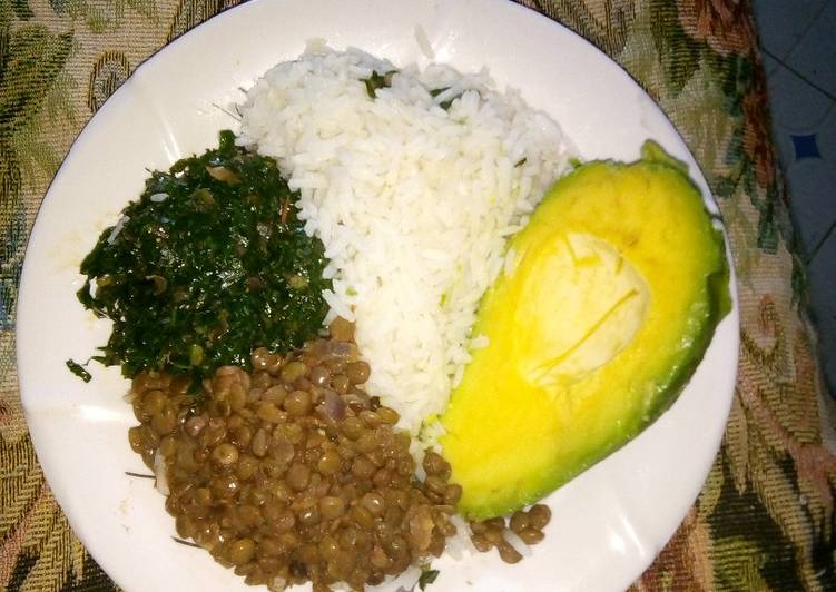 Plain rice with kamande en kales