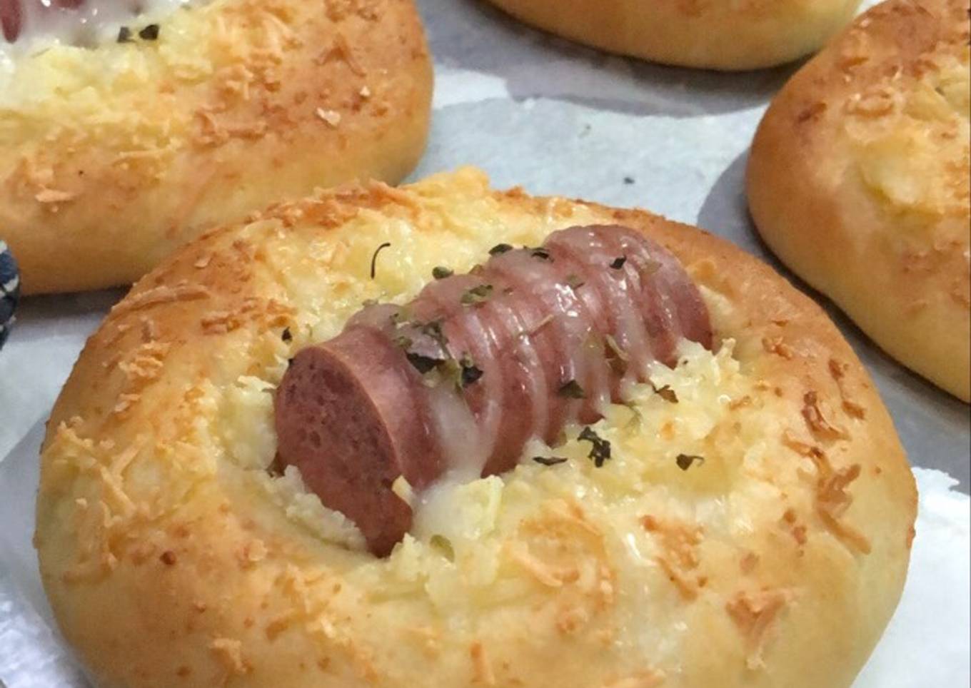 ROTI SOSIS KEJU (wangi butter garlic)