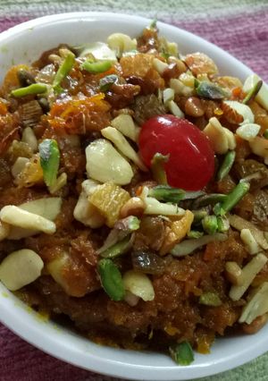 A picture of Gazar ka halwa with jaggery.