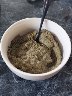 Una foto de Pesto de albahaca seca